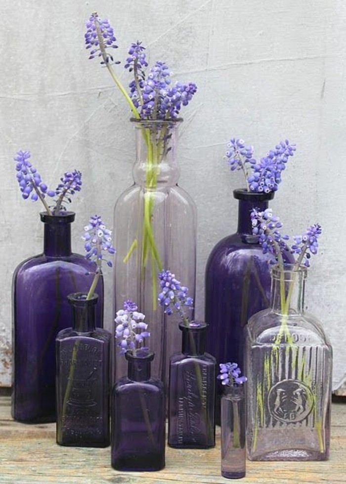 des-bouteilles-colorees-couleur-violet-soliflore-pas-cher