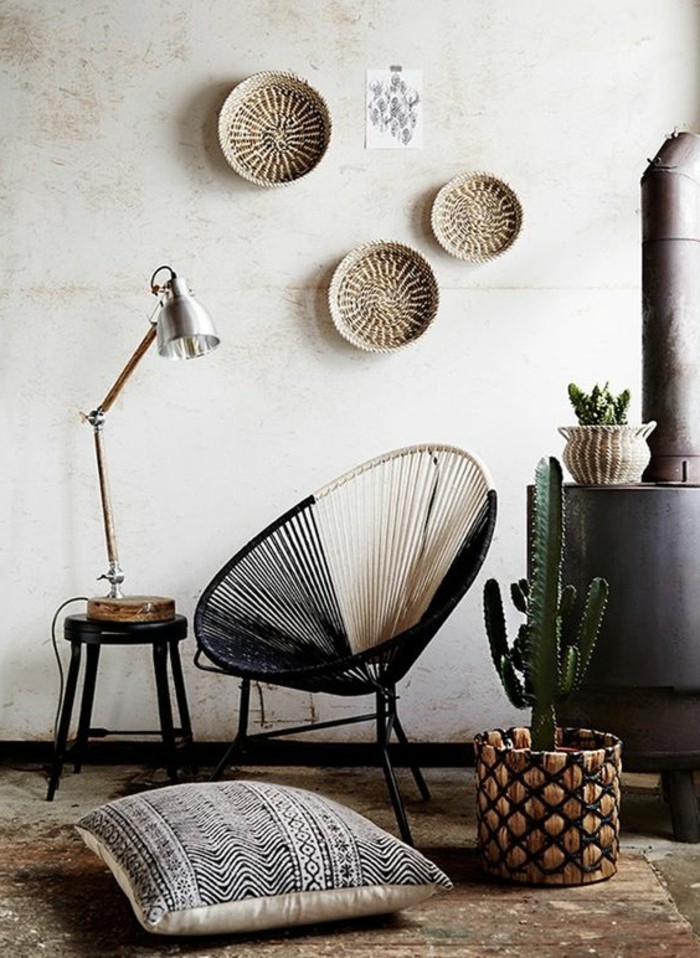 decoration-exotique-cactus-table-noir-lampe-fauteuil
