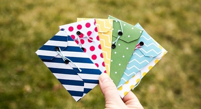 enveloppes-miniatures-de-couleurs-et-a-motifs-divers-fabriquer-une-enveloppe-diy