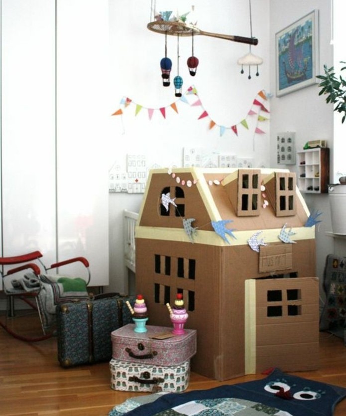 exemple-charmant-d-une-cabane-carton-tres-accueillante-et-realiste-pour-vos-enfant-apporter-une-touche-de-charme-a-l-amenagement-de-la-chambre-enfant