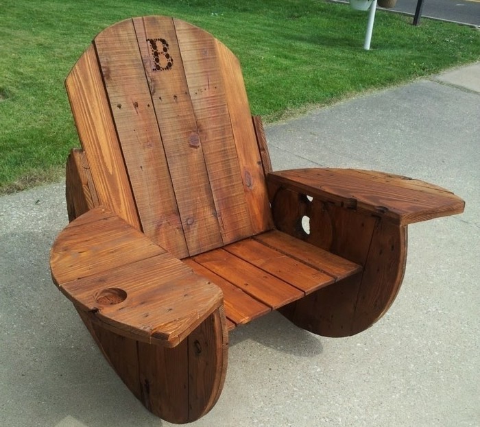 fauteuil-touret-idee-comment-recycler-et-customiser-un-touret-idee-de-meuble-recup-resized