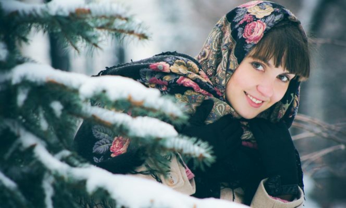 foulard-russe-au-style-vintage-motifs-fleuris