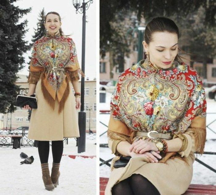 foulard-a-motif-russe-sous-la-ceinture-manteau-camel