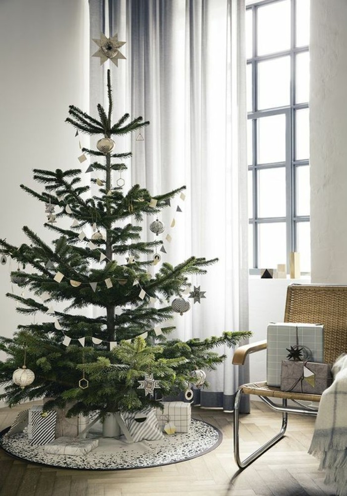 Fêtes deco sapin de noel sapin decore belle geant-sapin-de-noel-decoration-ideale-festive-etoile-argente