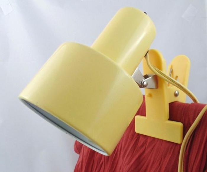 lampe-de-travail-jaune-lampe-sur-pince-style-retro