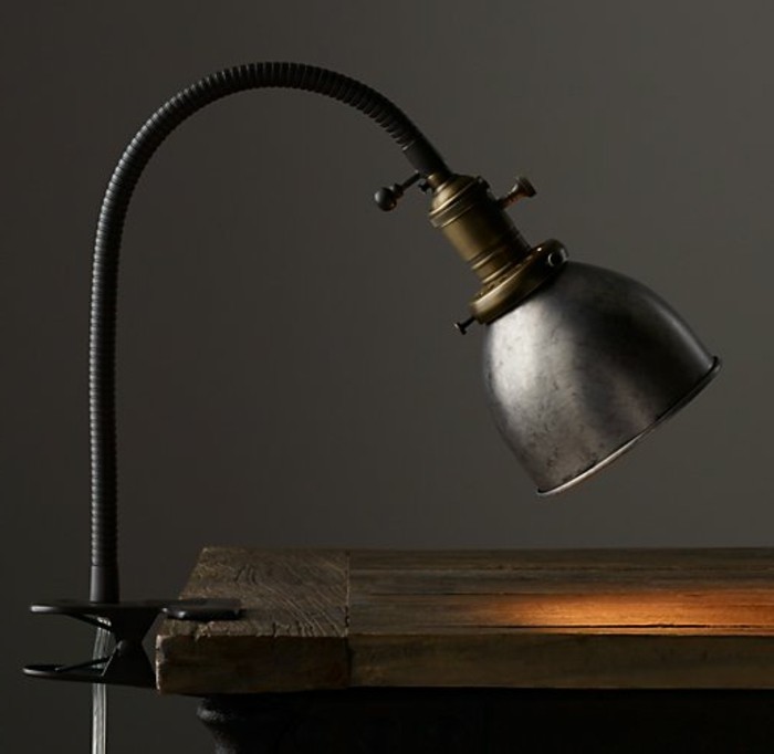 lampe-a-pince-industrielle-eclairage-original-pour-loffice