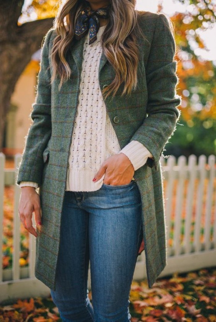 manteau-en-laine-femme-couleur-verte-tenue-decontractee