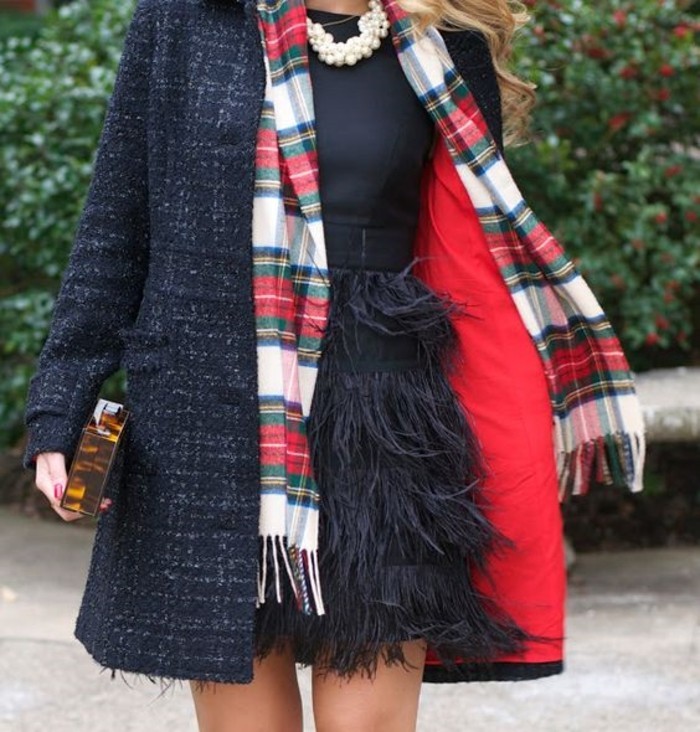 manteau-tweed-femme-robe-de-cocktail-echarpe-ecossaise