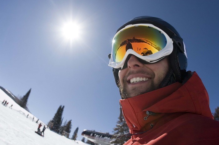 masques-de-ski-lunette-de-snow-snowboeard-lunettes-montagne-equipement-veste