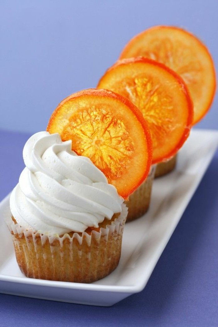 muffin-decore-avec-orangettes-confites-idee-patisserie