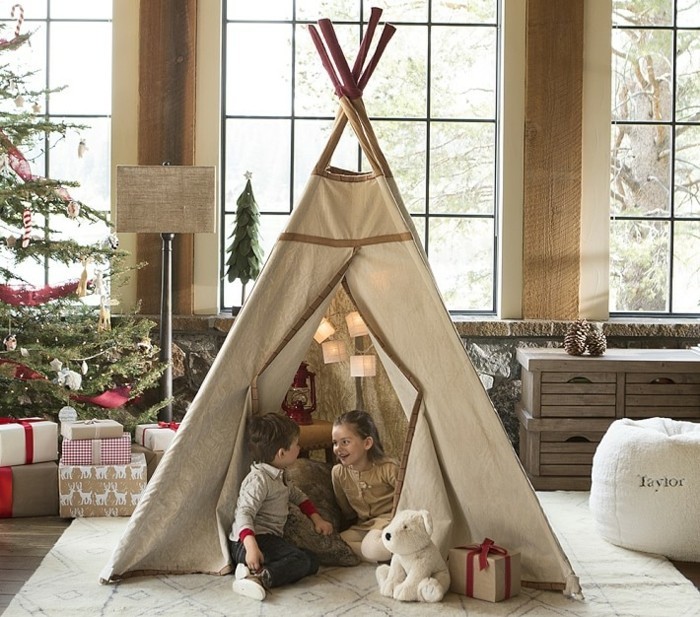 offrir-un-tipi-pour-enfant-comme-cadeau-de-noel-idee-comment-surprendre-ses-enfants-pour-la-fete-une-piece-festive