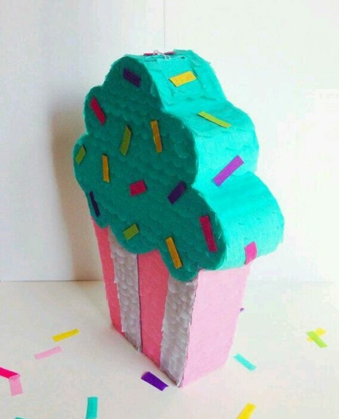 pinata-cupcake-geante-idee-comment-faire-une-pinata-soi-meme-idee-tres-coloree-et-flashy