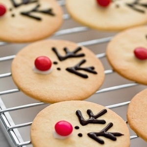 Magnifiques sablés de Noël à la forme de cerfs - idée pour préparer biscuits faciles et trop appétissants