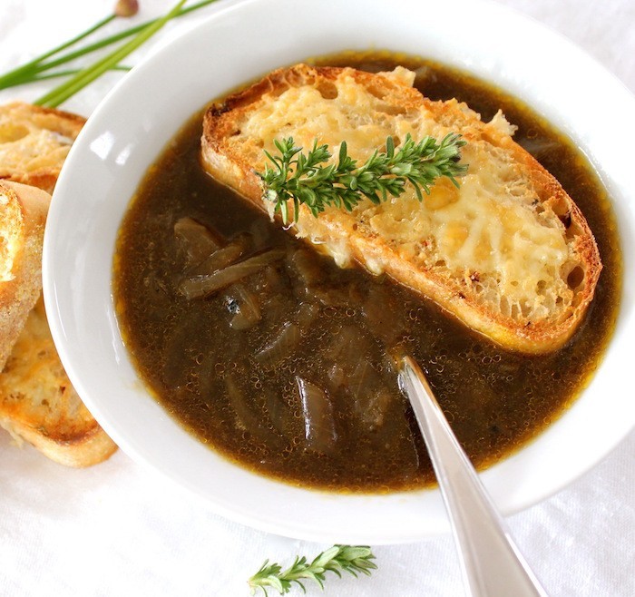 recette-soupe-a-l-oignon-francaise-french-onion-soupe-idee-recettes-soupes