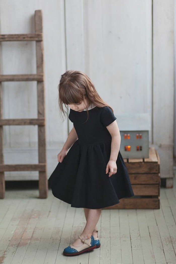 robe-pour-petite-fille-robe-pour-fillette-noire-robe-petite-fille-plissee