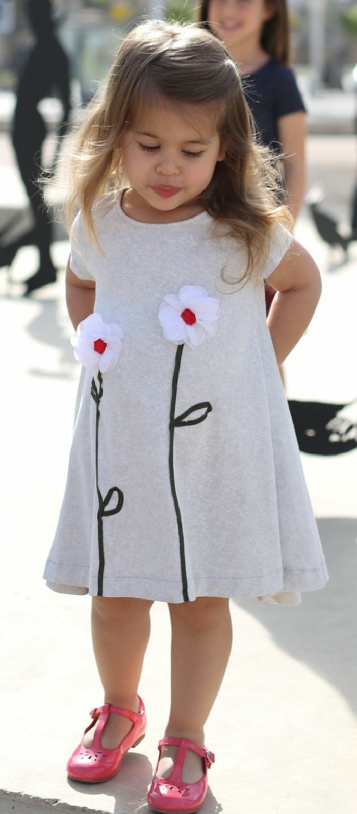 robes-enfant-robe-blanche-avec-motifs-floraux-robe-fille-4-ans