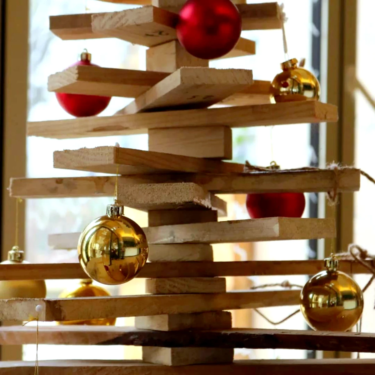 sapin en morceaux de bois