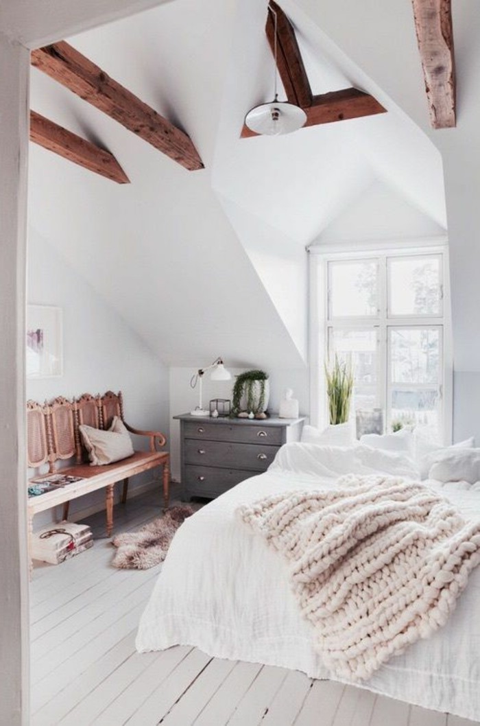 sol-en-planchers-beiges-couverture-de-lit-tricote-beige-et-rose-chambre-ado-design