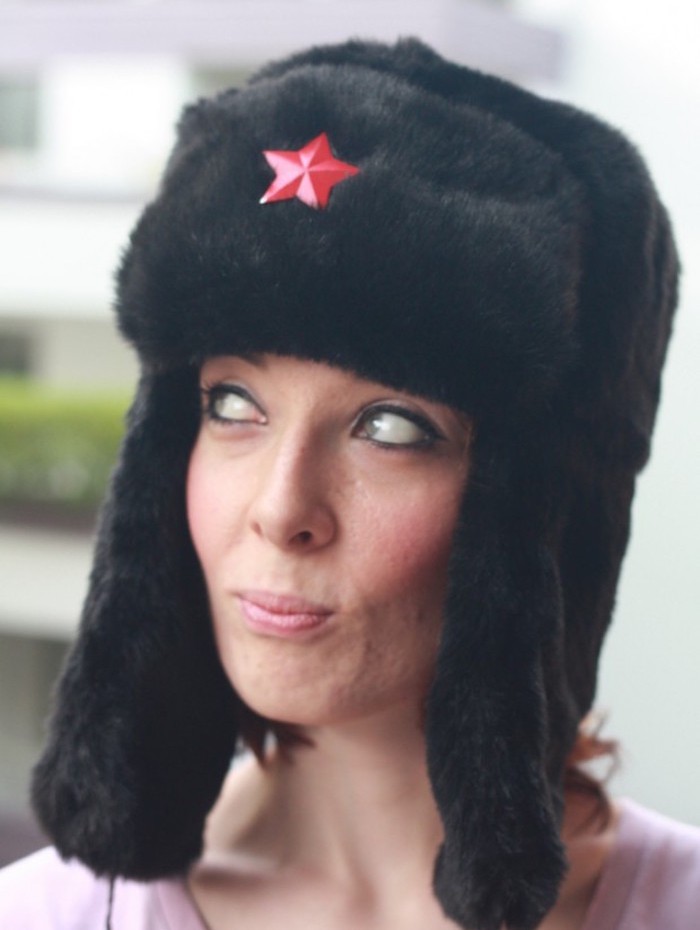 toque-russe-chapka-fourrure-femme-chapeau-russie-sovietique-communiste