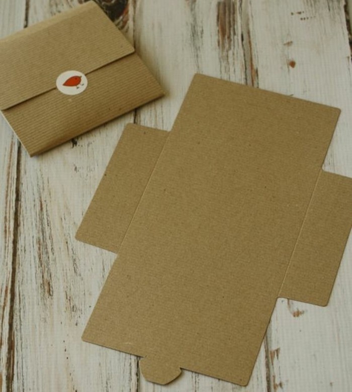 un-superbe-exemple-d-enveloppe-en-carton-simple-et-facile-a-realiser-patron-enveloppe