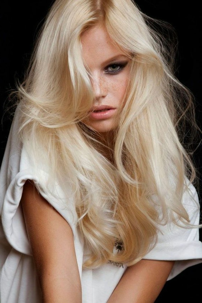 adorable-blond-platine-decoloration-beaute-femme-image