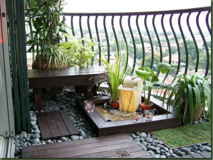 Comment habiller un petit balcon avec des plantes artificielles - Blog -  Artiplantes