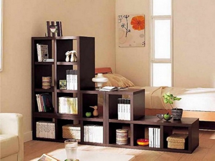 amenager-studio-idee-separer-chambre-salon-meuble-separateur-etagere-kallx-ikea-etageres-escalier