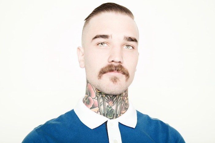 barbe avec crane rasé moustache mexique style hipster vintage