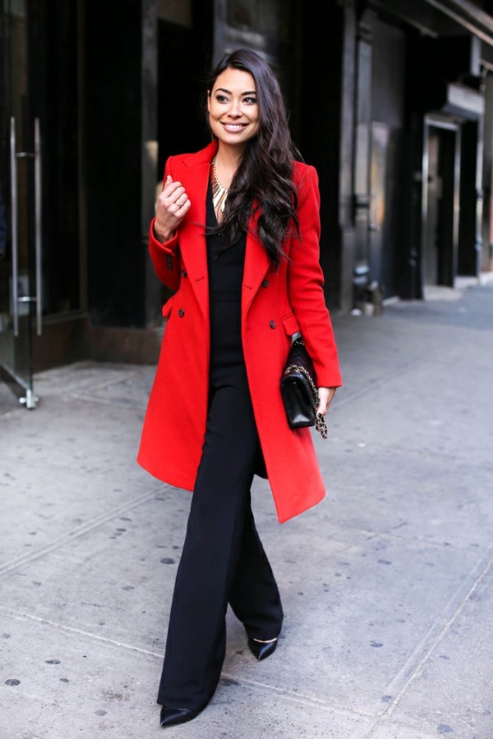 beauté-et-mode-bien-s-habiller-en-hiver-idées-de-look-femme-magnifique-veste rouge-longue-manteau-rouge