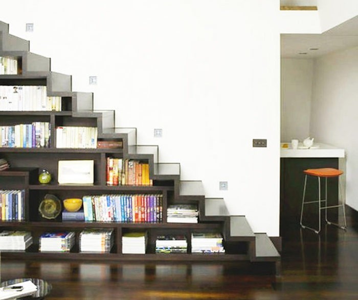 bibliotheque-sous-escalier-en-bois-design-rangements-escaliers