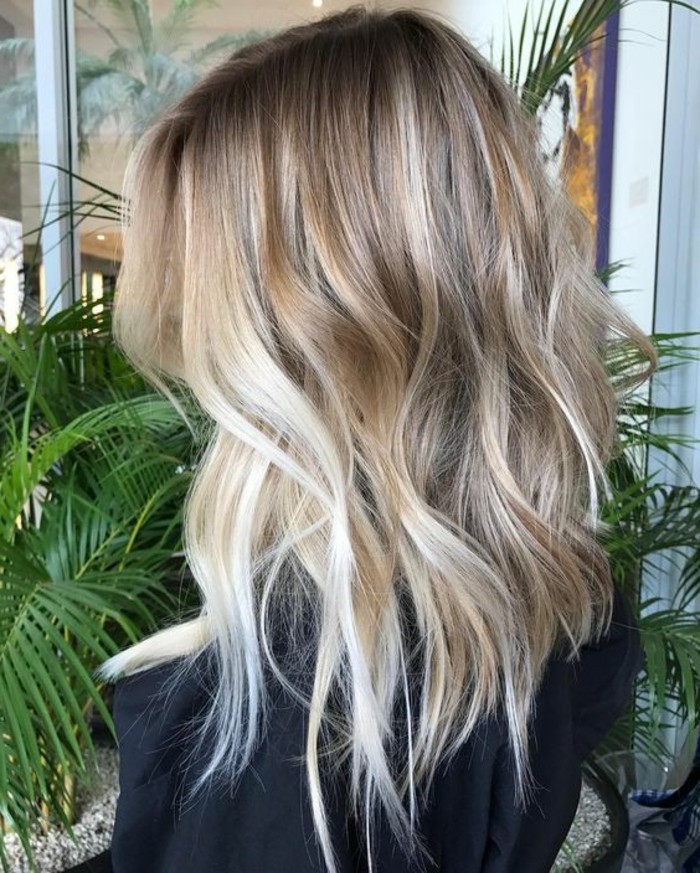 Blond Cendré : Le Guide VRAI pour une Couleur Parfaite (et qui le Reste !)
