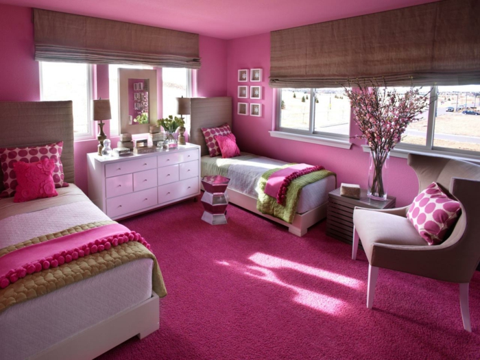 chambre-couleur-framboise-décoration-d'espace-féminine