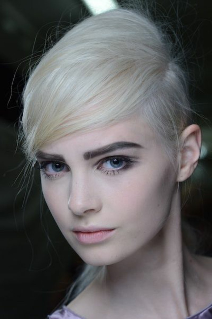 Perruque Synthétique Blonde Longue Lisse Avec Frange - Taille Moyenne - Neuf Sans étiquettes