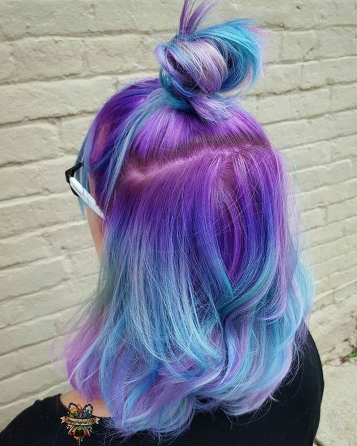 cheveux-violet-coloration-cheveux-bleu-et-violet