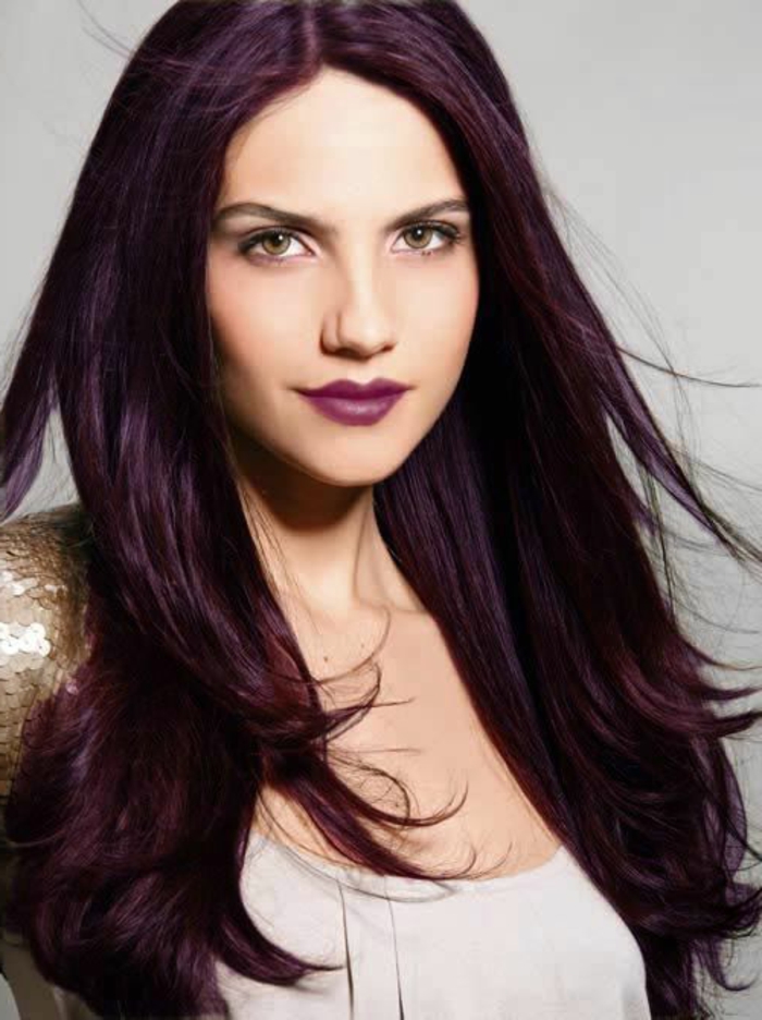 cheveux-violet-foncé-quelle-coloration-pour-vos-cheveux