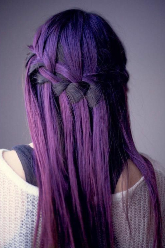 cheveux-violet-foncé-tresse-couronne-jolie-cheveux-longs