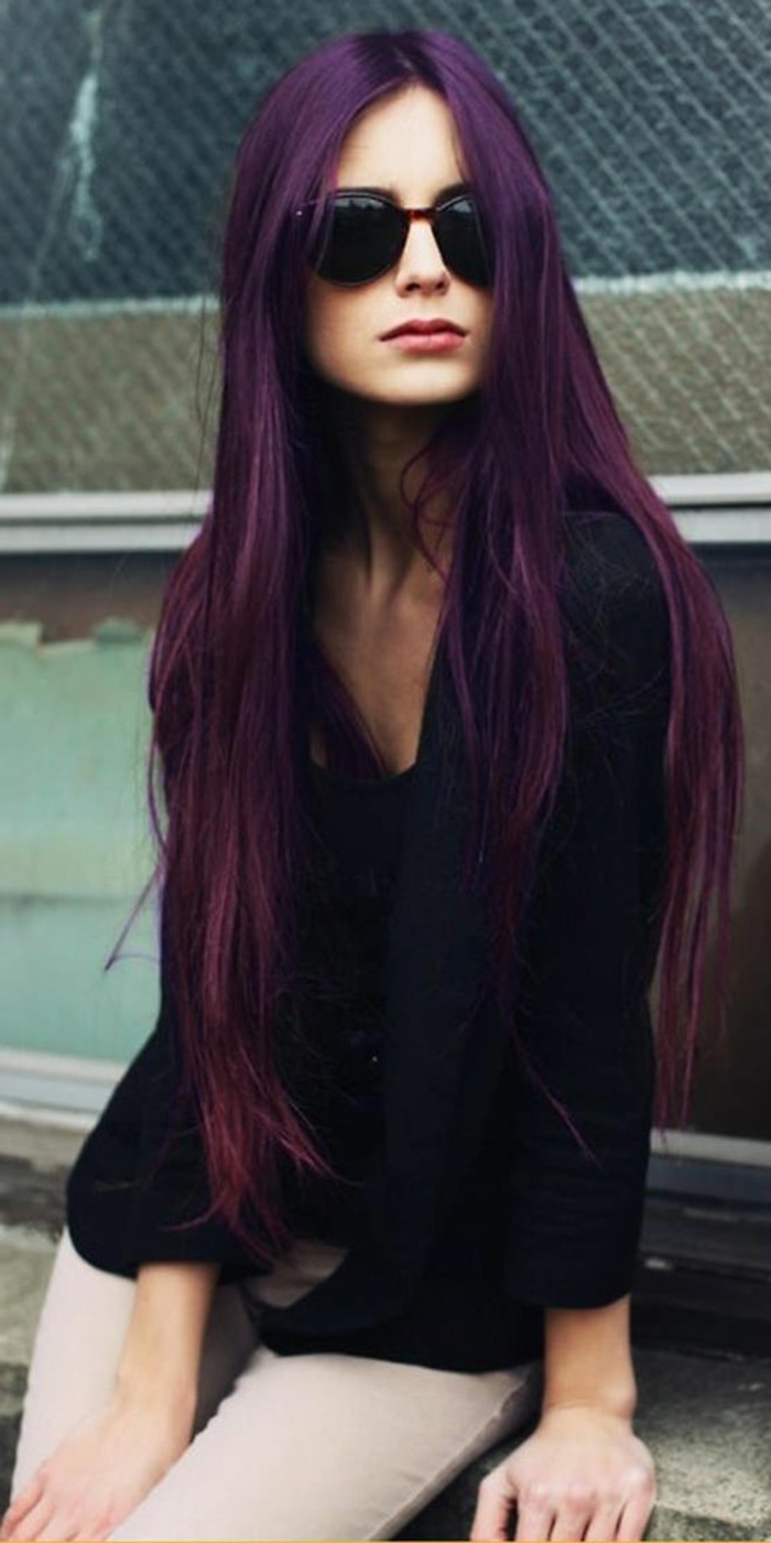 coloration-violette-cheveux-longs-colorés-violettes-teintures-originales