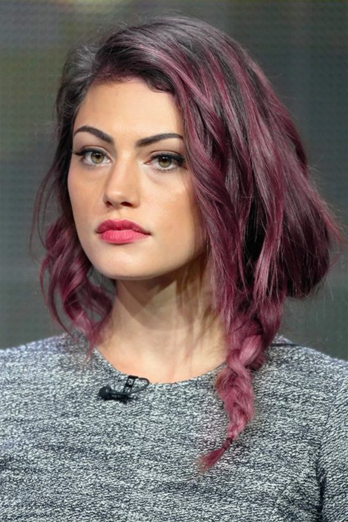 coloration-violette-sur-cheveux-chatains-clair-maquillage-simple