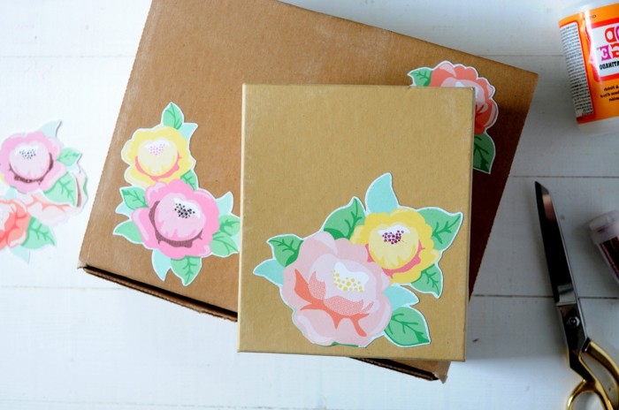 comment-fabriquer-une-boite-en-carton-customiser-une-boite-servietta-decopatch-motifs-fleurs