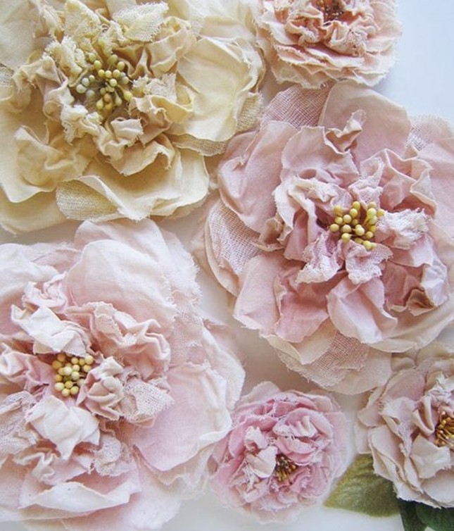 comment-faire-des-fleurs-en-tissu-avec-un-centre-de-perles-modeles-elegants-decoration-mariage