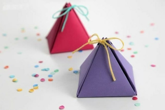 comment-faire-une-boite-pyramide-idee-comment-faire-une-boite-en-papier-d-anniversaire-à-bonbons