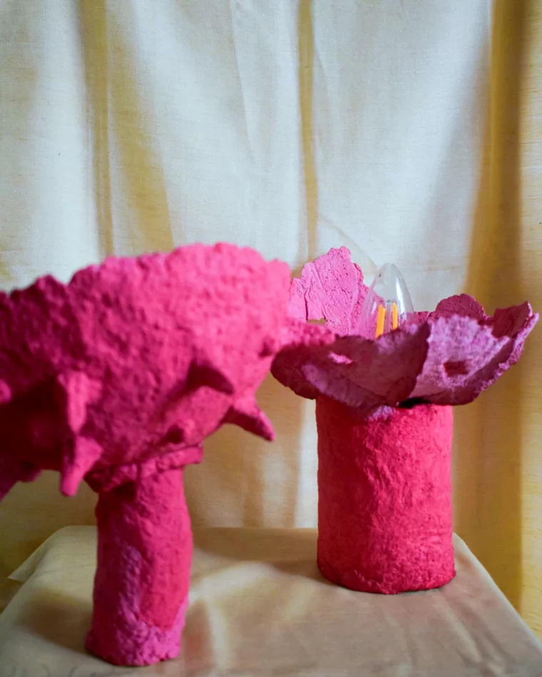 comment faire une lampe avec du papier mache couleur rose