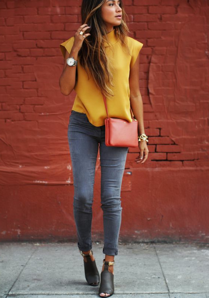 couleur-jaune-moutarde-blouse-manche-courte-et-jeans