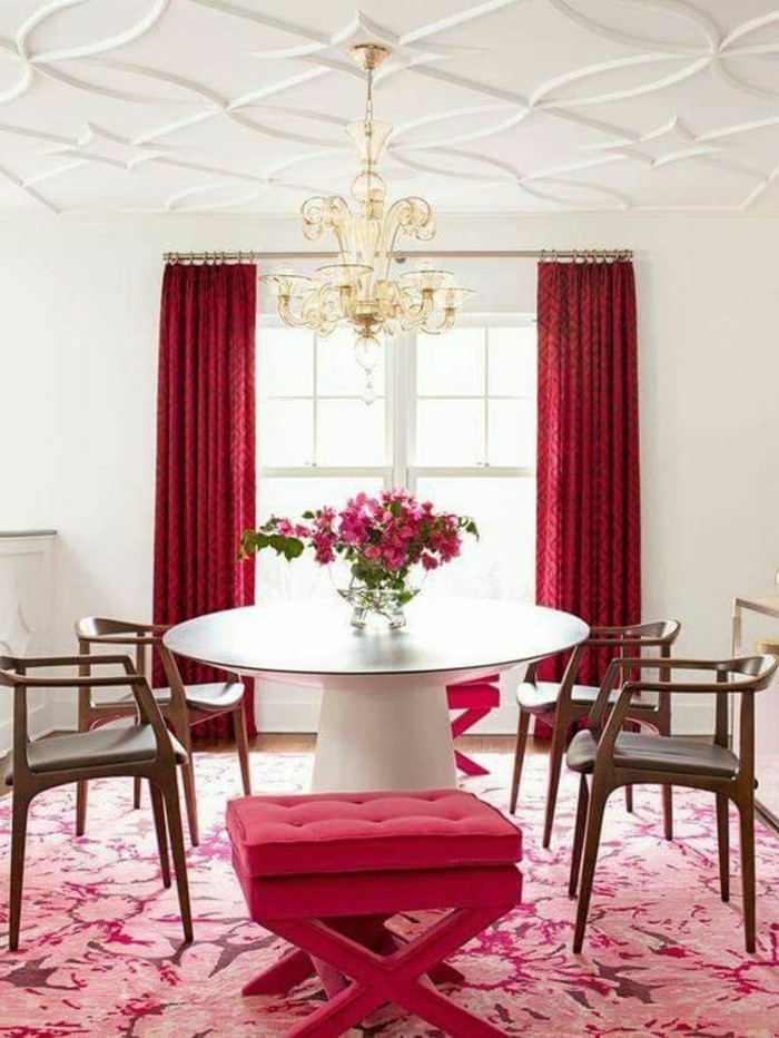 couleur-rose-framboise-salle-à-manger-rose-et-blanche