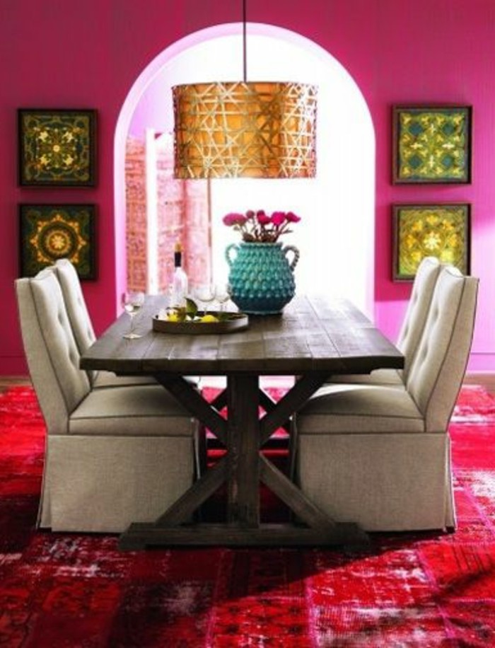 couleur-rose-framboise-salle-à-manger-style-rétro-chic