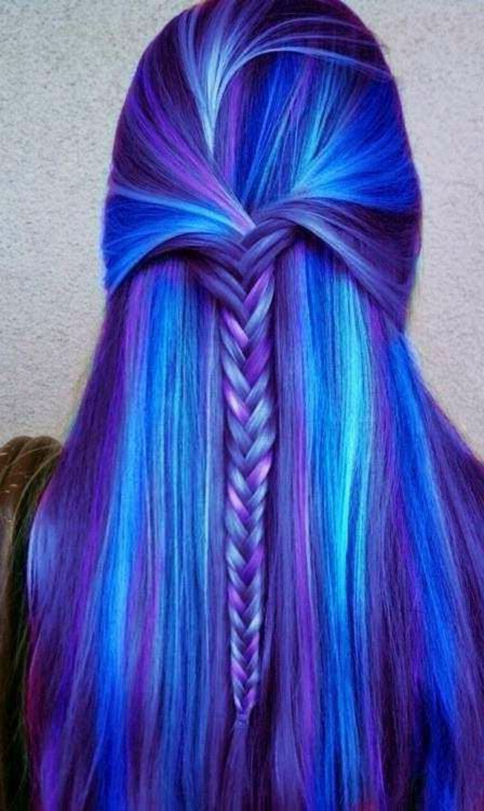 couleur-violine-cheveux-teinture-violette-et-bleue