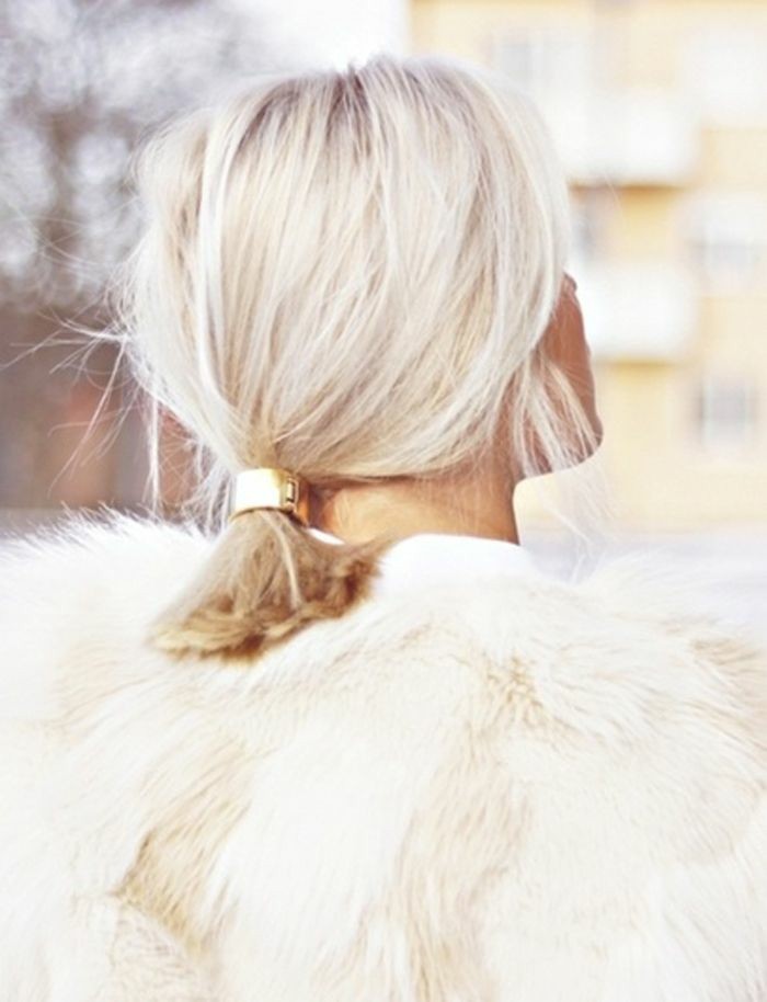 coupe-au-carré-cheveux-blond-froid-accessoire-de-cheveux-hair-cuff