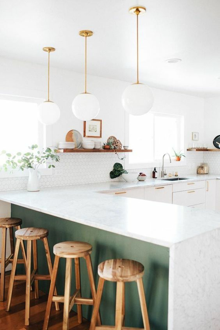 design-moderne-idée-pour-cuisine-rénovée-plan-de-travail-en-blanc-vert