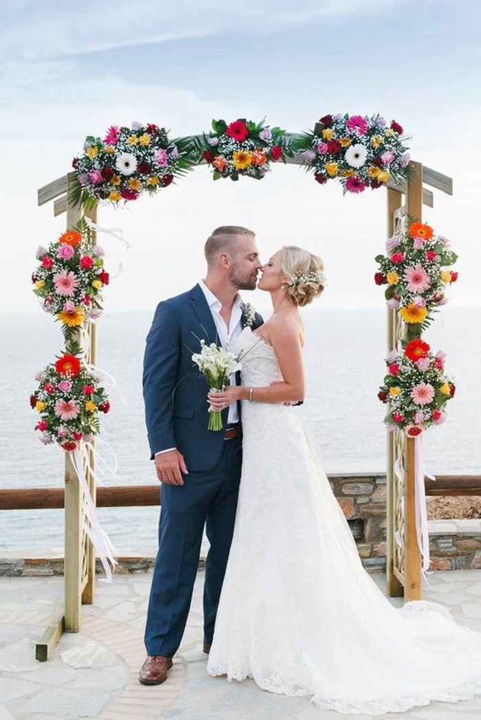 décoration-arche-mariage-florale-cérémonie-en-pleine-air