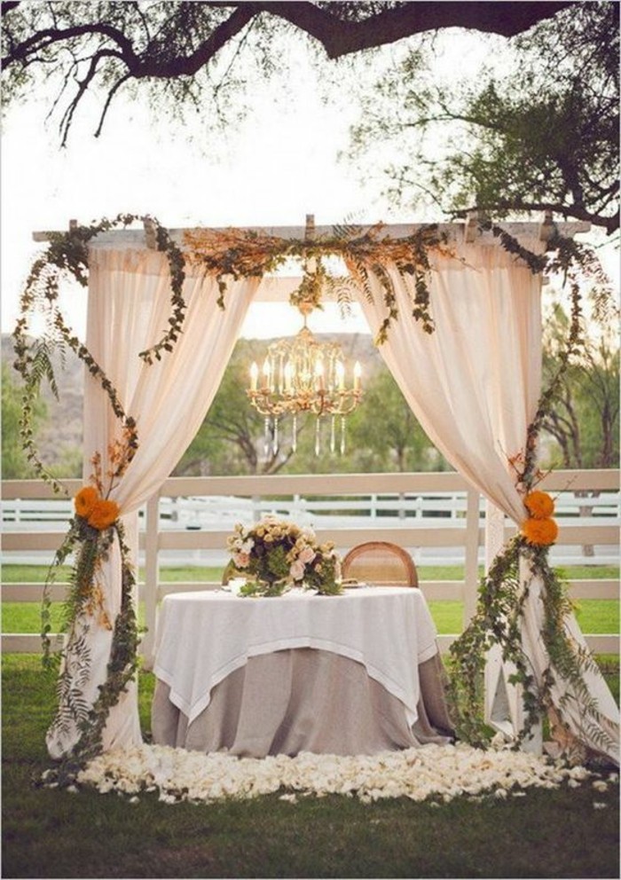 décoration-arche-mariage-simple-en-tulle